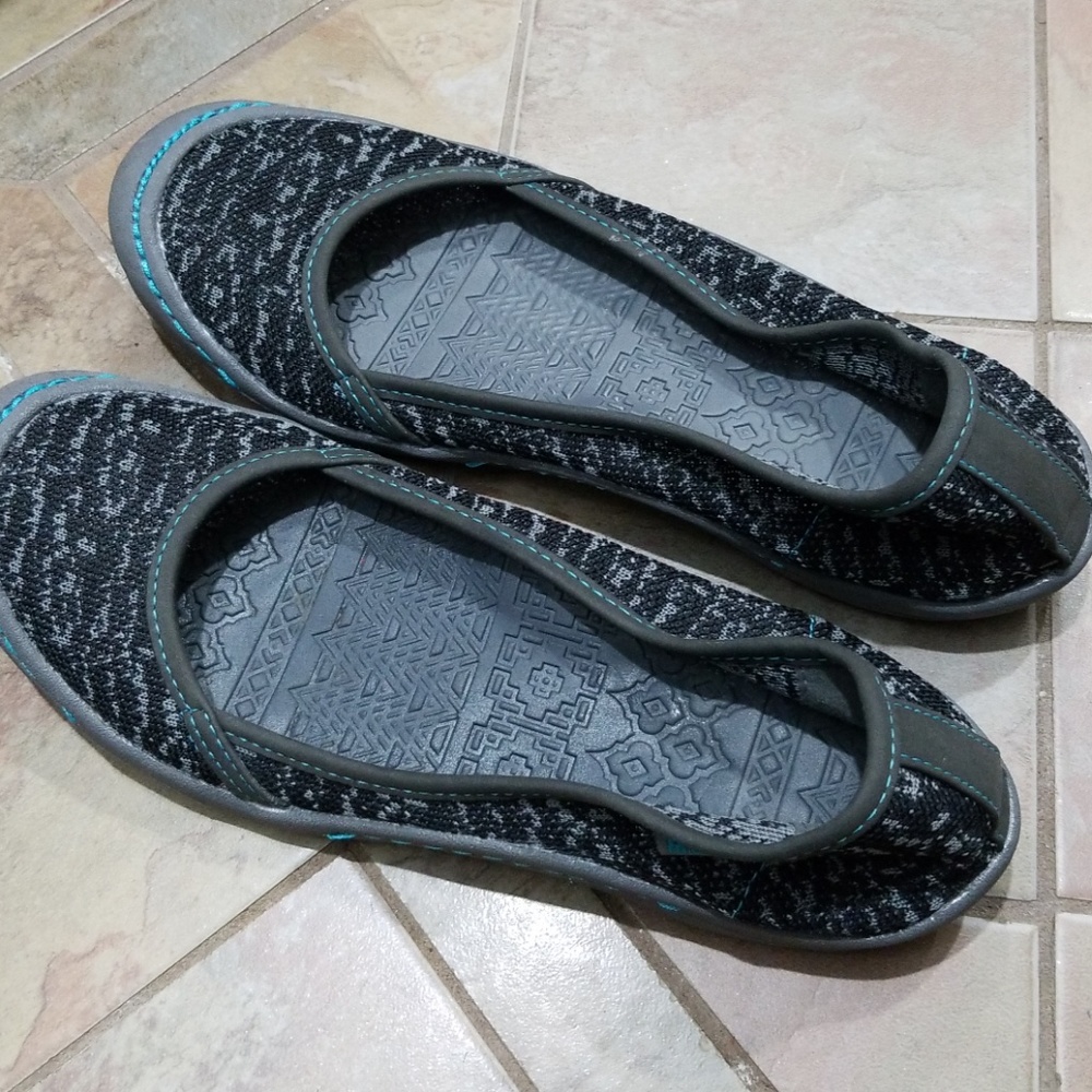 Black and gray sandy flats MukLuks